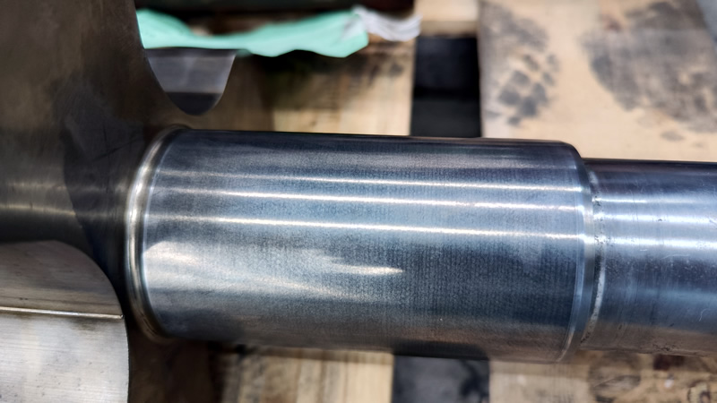Восстановленный вал воздуходувки после ремонта Восстановленный вал воздуходувки после ремонта